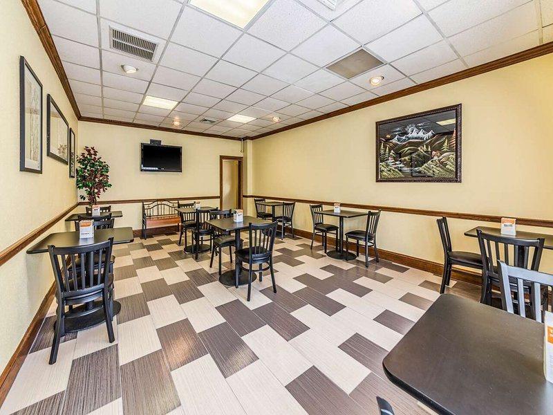 Knights Inn Montgomeryville Exterior photo