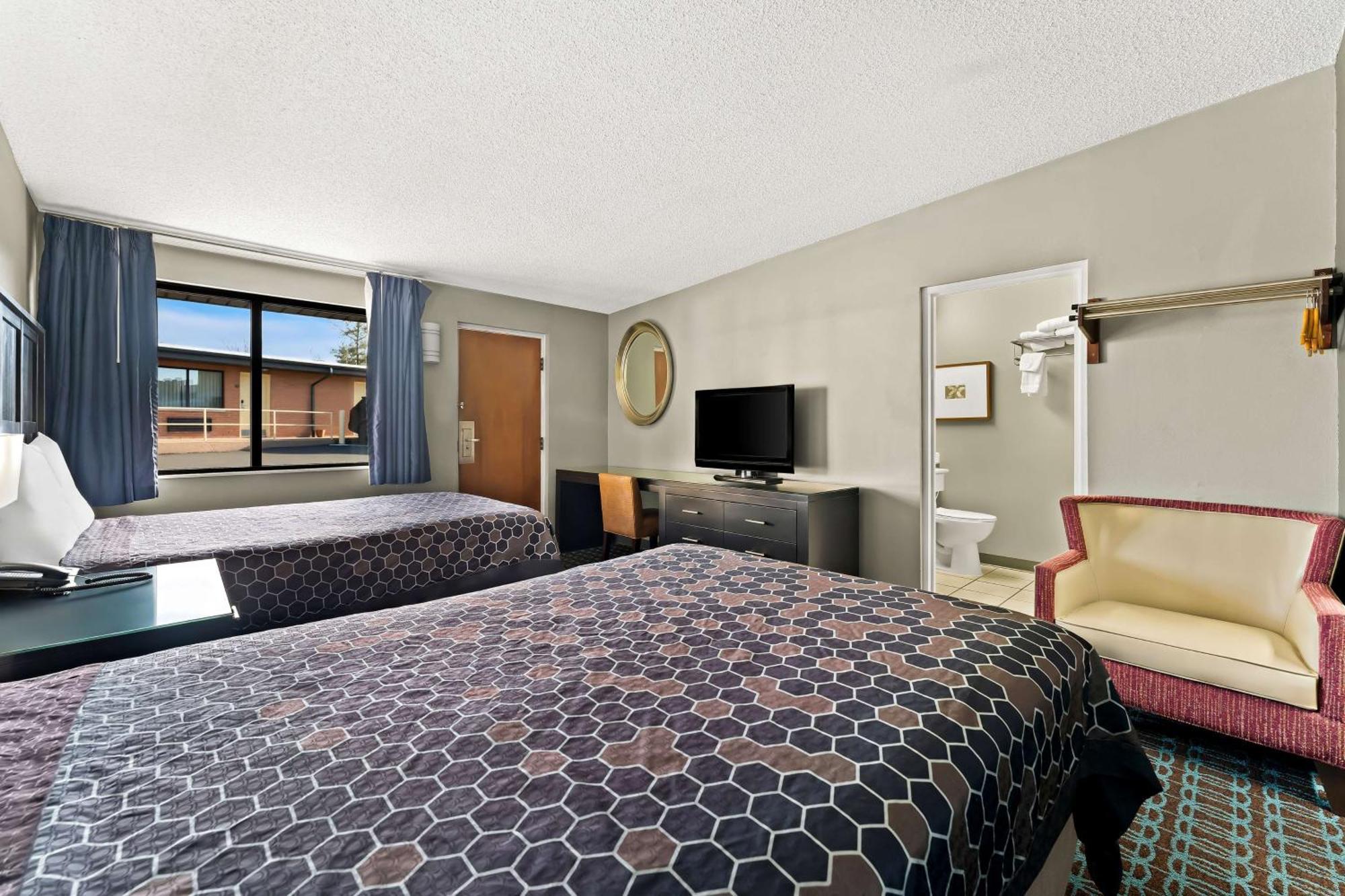 Knights Inn Montgomeryville Exterior photo