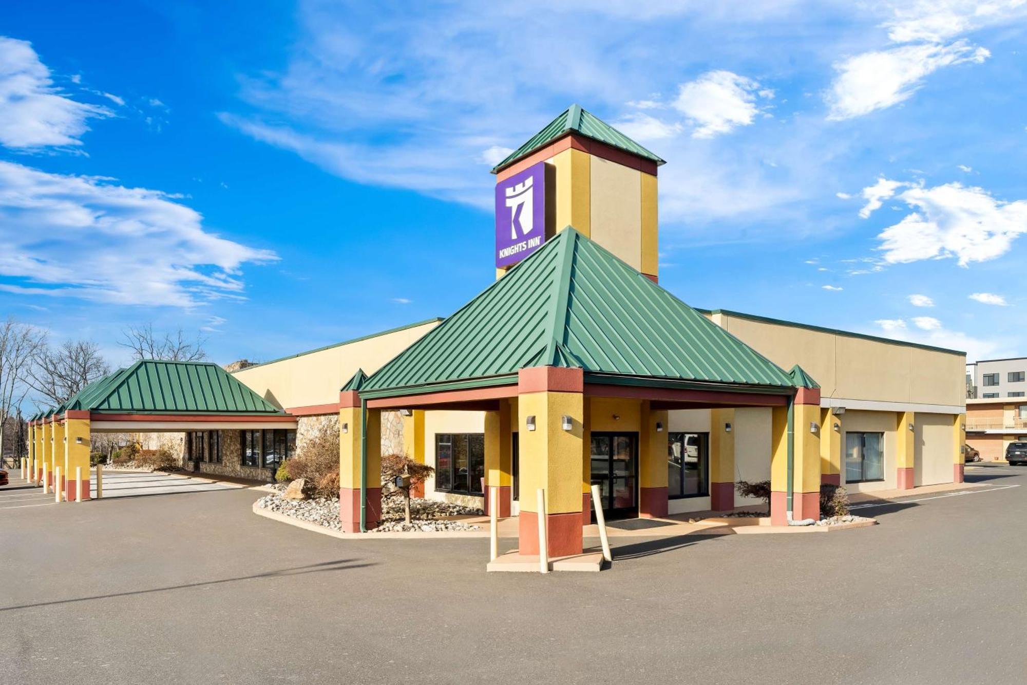 Knights Inn Montgomeryville Exterior photo