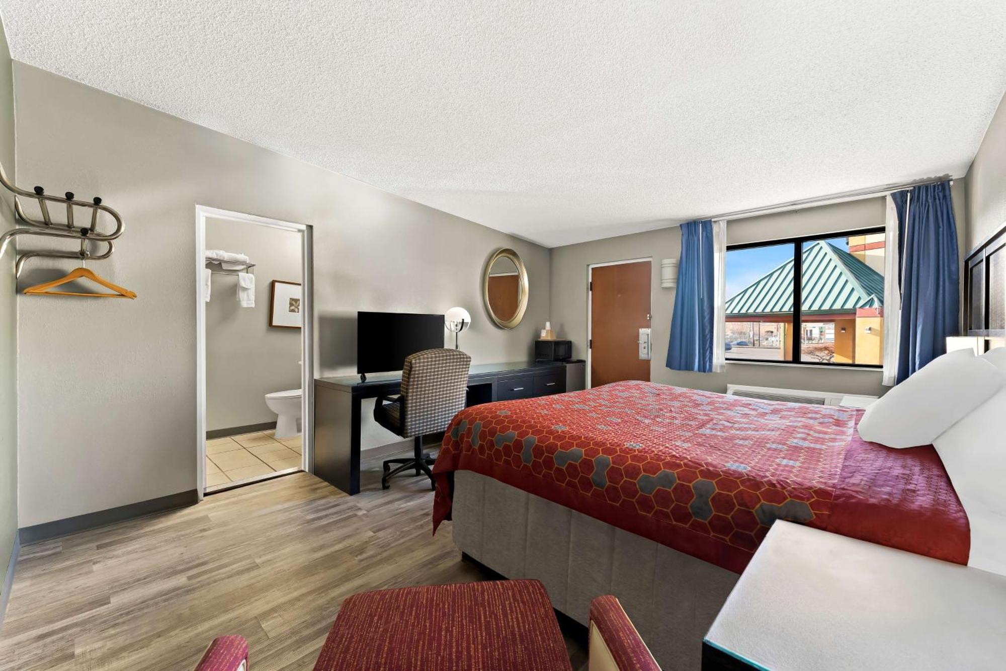 Knights Inn Montgomeryville Exterior photo