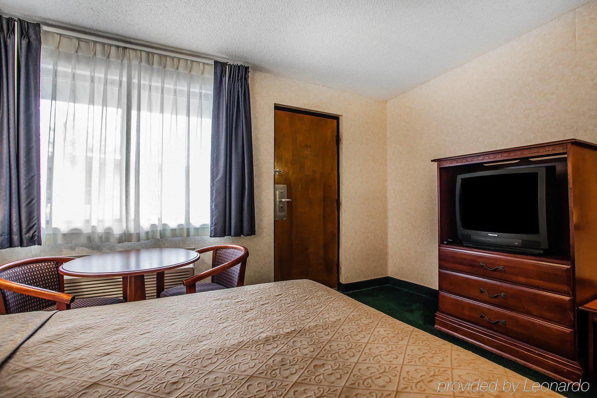 Knights Inn Montgomeryville Exterior photo