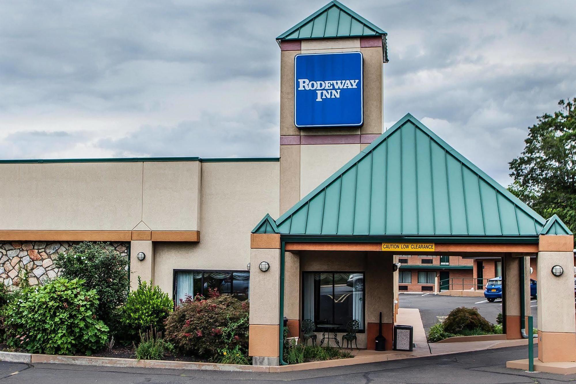 Knights Inn Montgomeryville Exterior photo