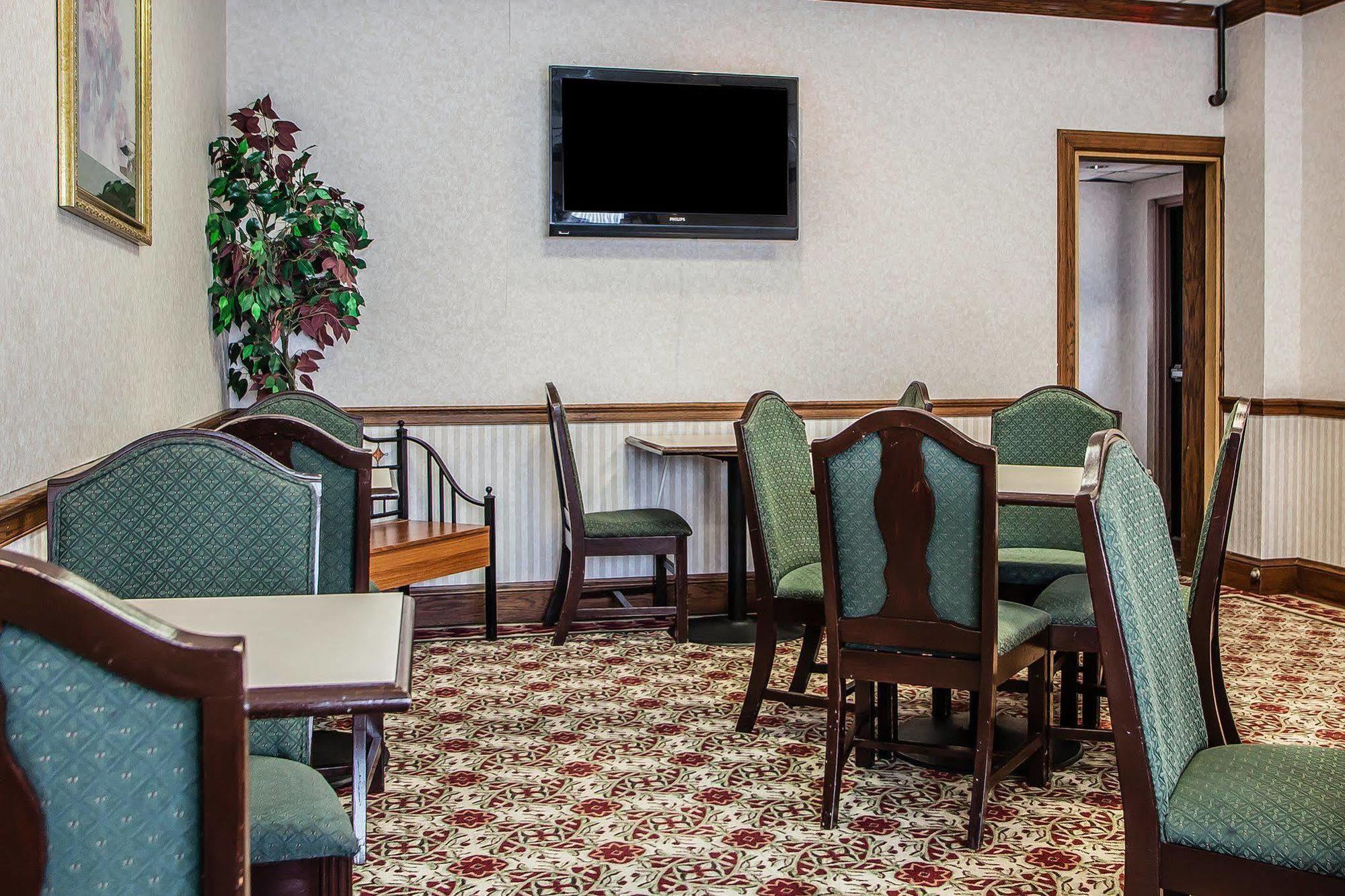 Knights Inn Montgomeryville Exterior photo