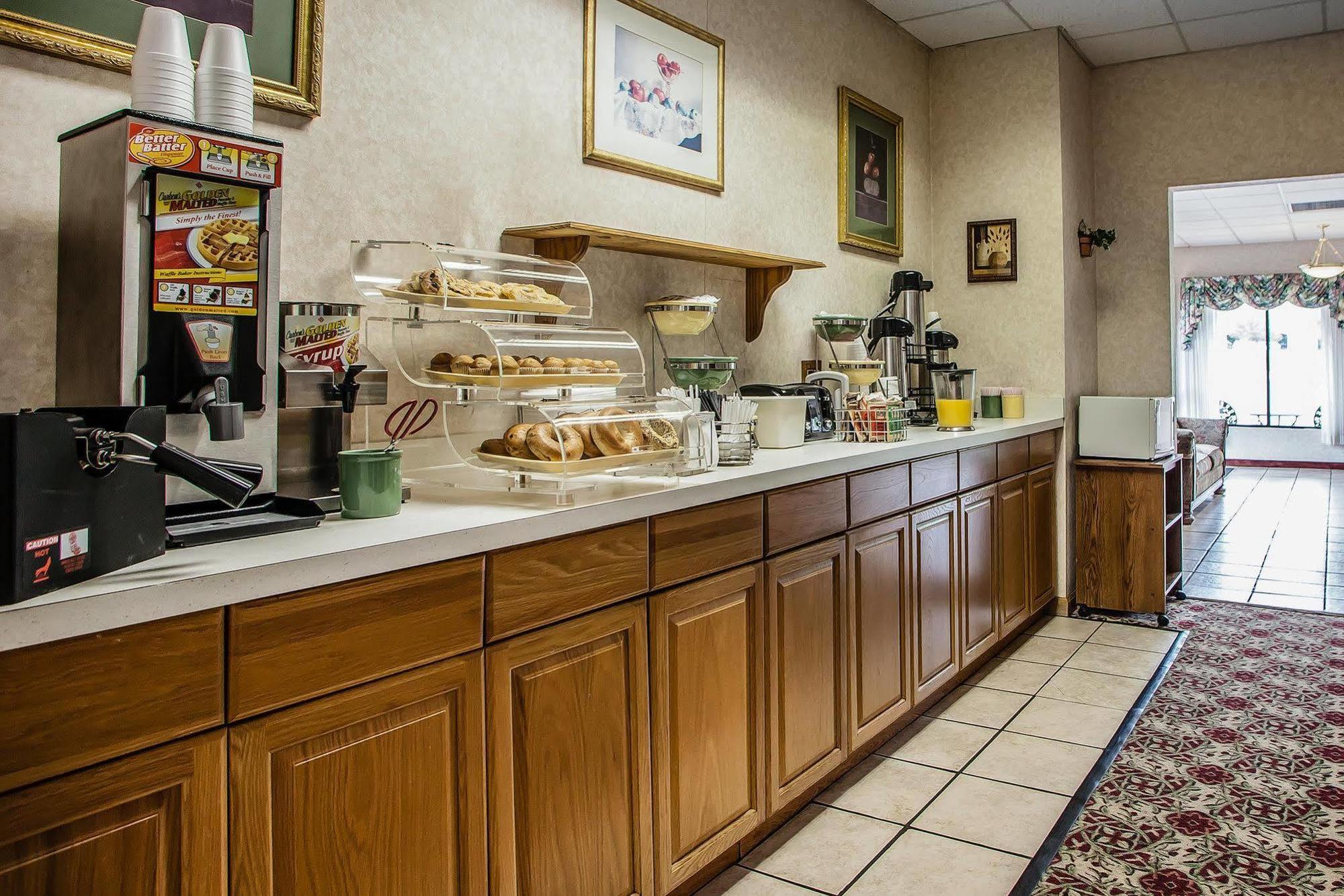 Knights Inn Montgomeryville Exterior photo