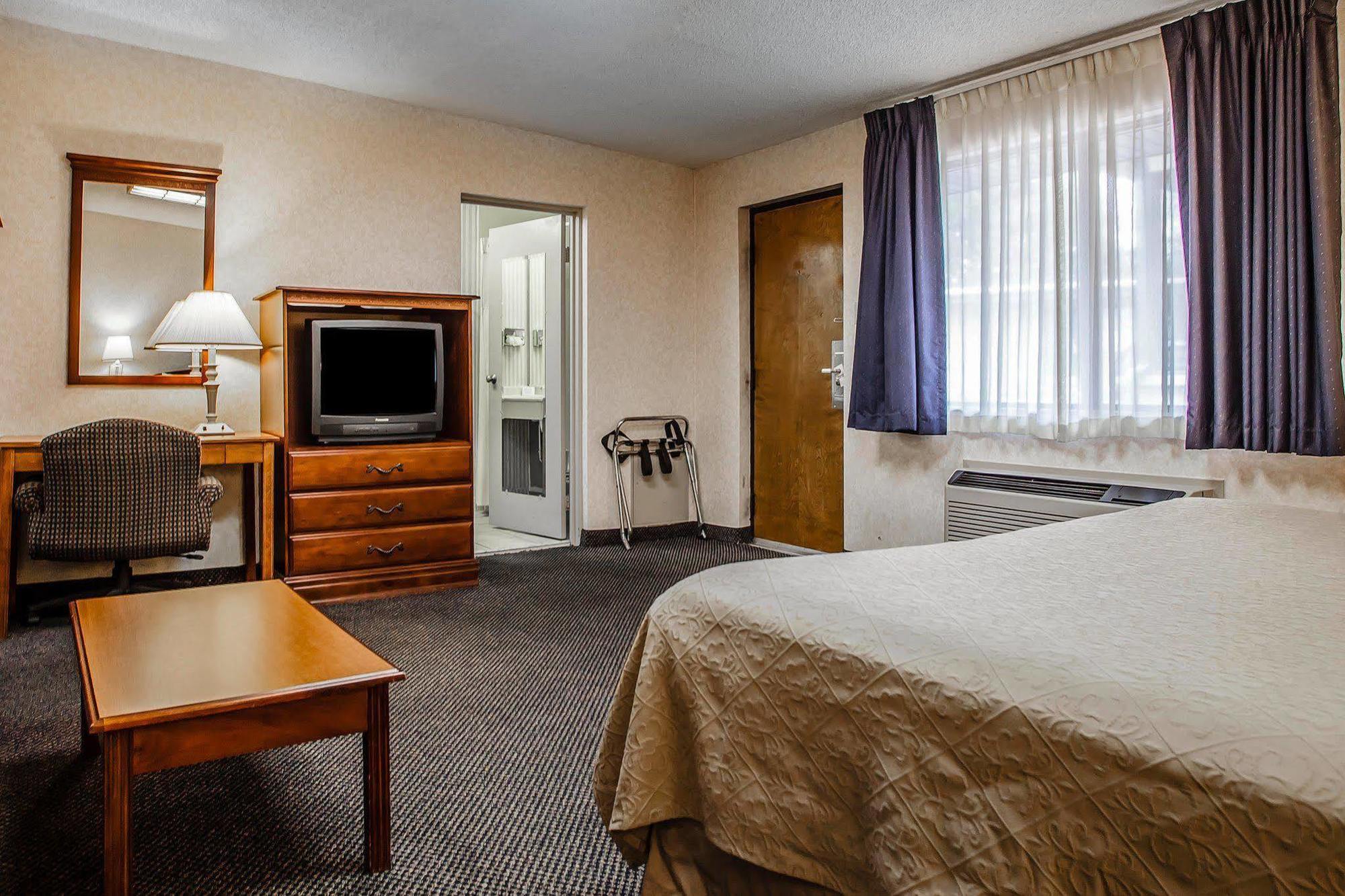 Knights Inn Montgomeryville Exterior photo